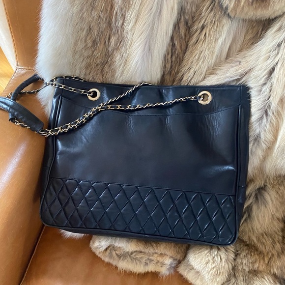 Black genuine lambskin leather medium size quilted with chain shopping tote - Picture 4 of 16